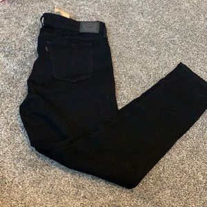 Levi’s 711 Skinny Jeans